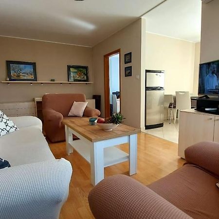 Apartman Ana Pula - Calm, Free Parking, Close To Center Exterior photo