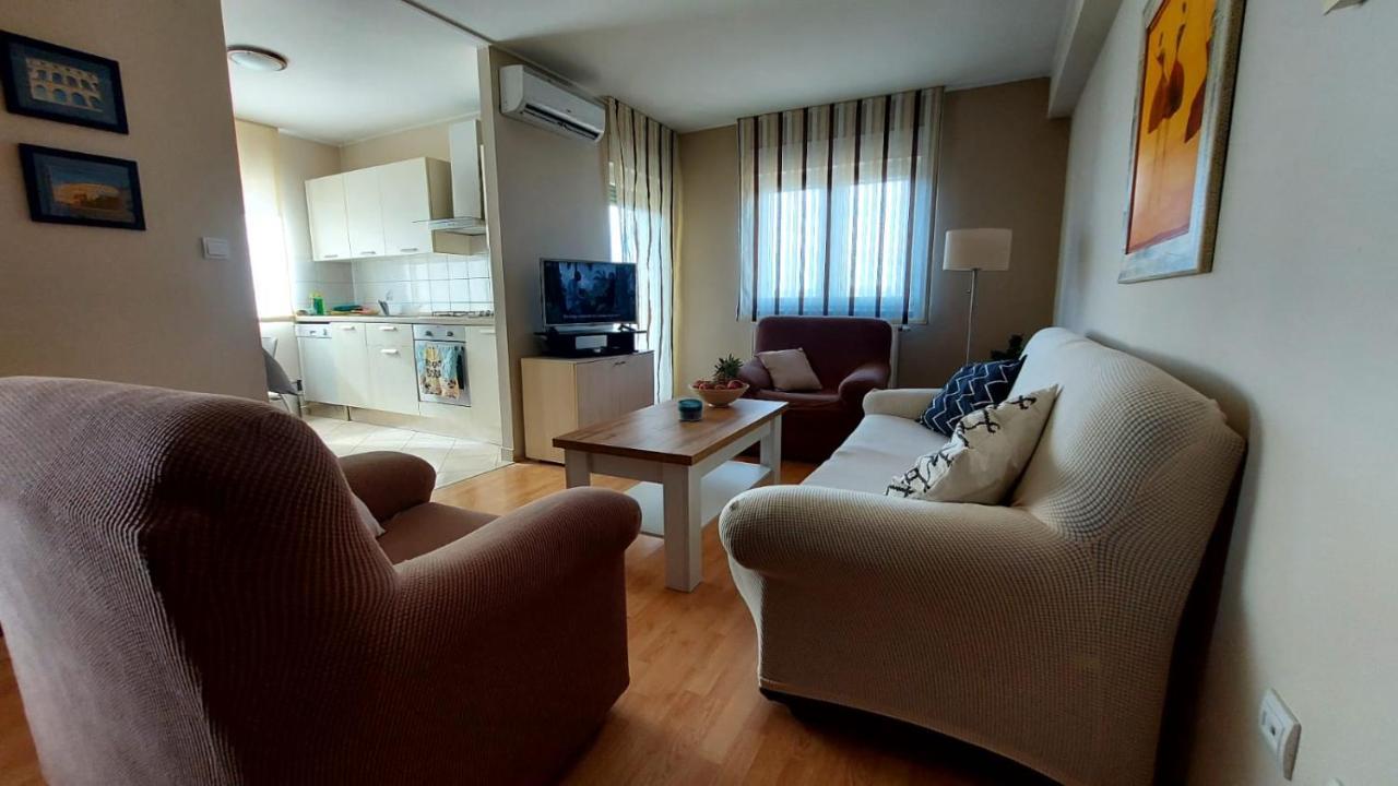 Apartman Ana Pula - Calm, Free Parking, Close To Center Exterior photo