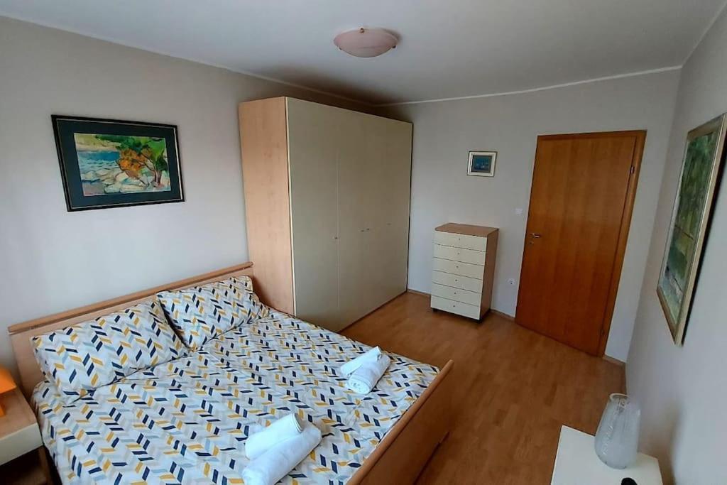 Apartman Ana Pula - Calm, Free Parking, Close To Center Exterior photo